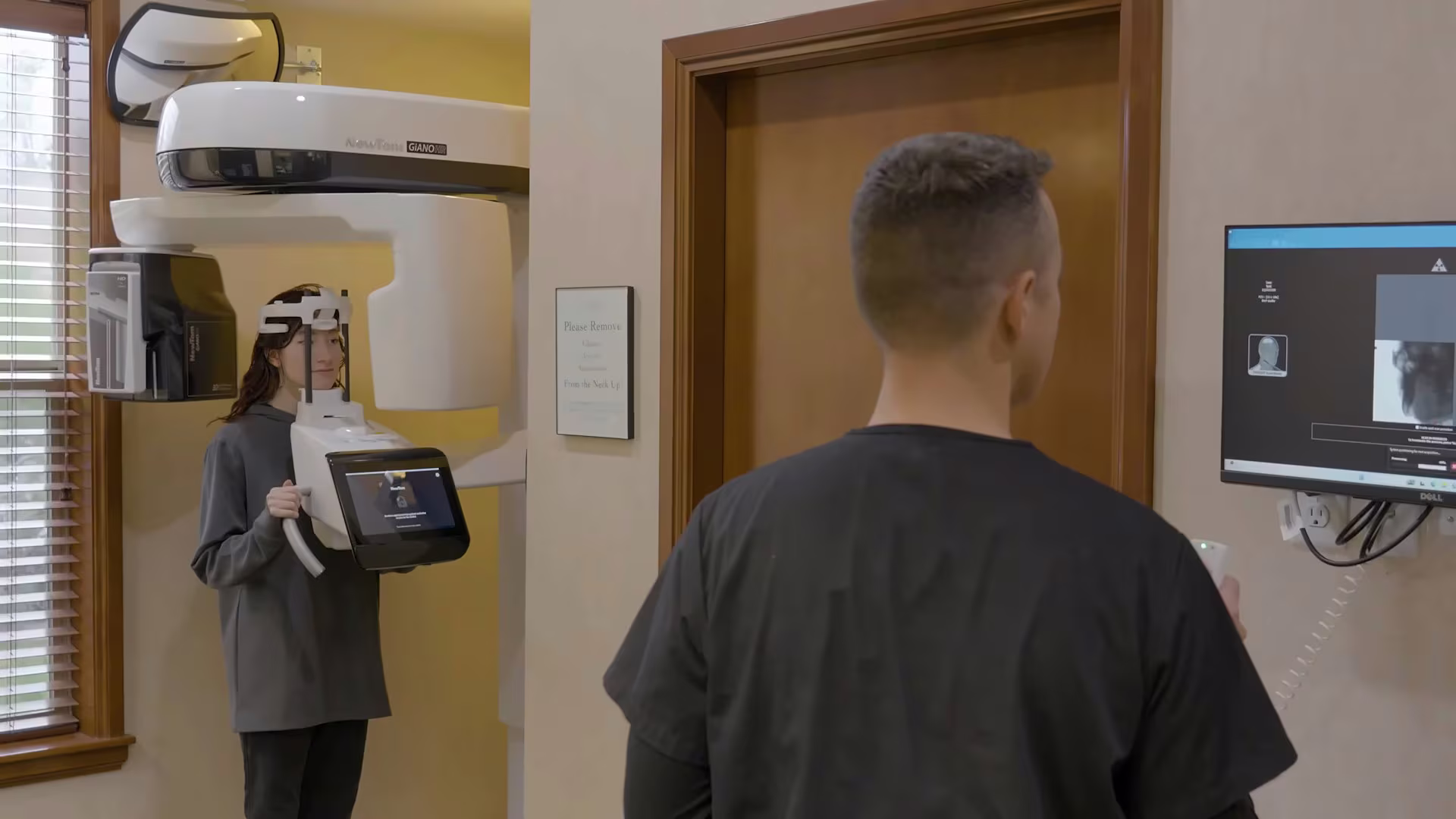 The practice's 3D cone-beam CT imaging room